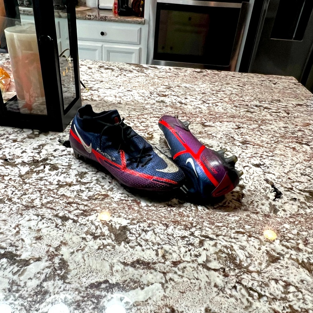 Nike Phantoms GT2 Elite Soccer Cleats